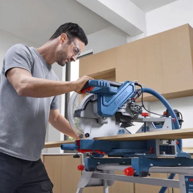 Bosch GCM 340-305 D kapovací a pokosová pila 305 mm 0601B60000