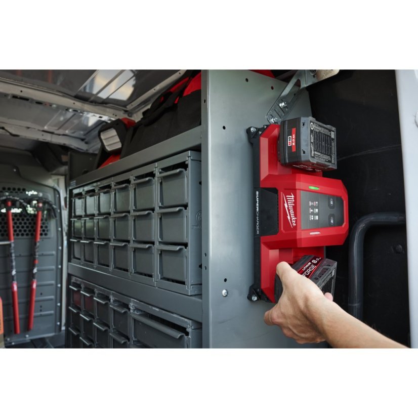 Milwaukee M18 MDBSC mobilní super nabíječka se dvěma sloty 4932498557