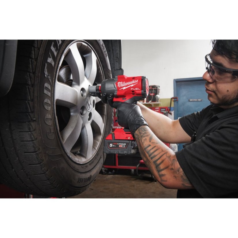 Milwaukee M18 FUEL™ FHIW2F12-502X rázový utahovák s vysokým krouticím momentem a pojistným koužkem 4933492783