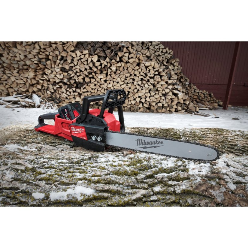 Milwaukee M18FCHS35-122 aku řetězová pila 35cm 2x12Ah 4933499223
