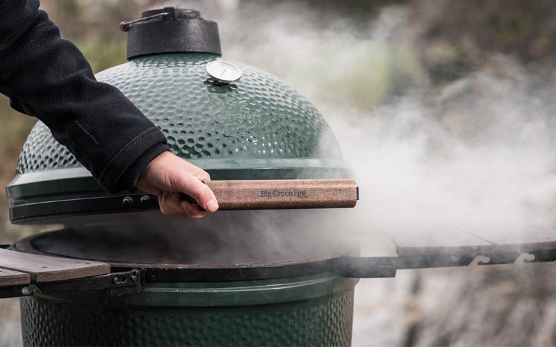 Big Green Egg dřevěné štěpky na uzení 2,9 l Hickory ořech 113986