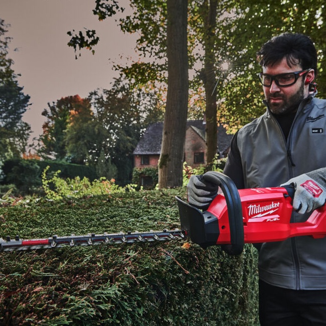Milwaukee M18 FHET45-0 aku plotostřih s lištou 45 cm bez aku 4933493293