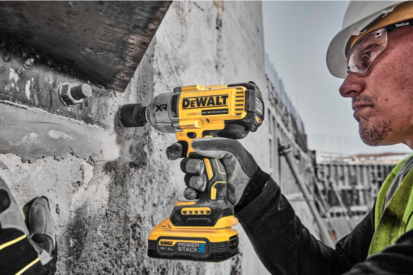 DeWalt DCF900H2T-QW 18V rázový utahovák 1 355 Nm, 2 x aku POWERSTACK 5.0 Ah v kufru Tstak