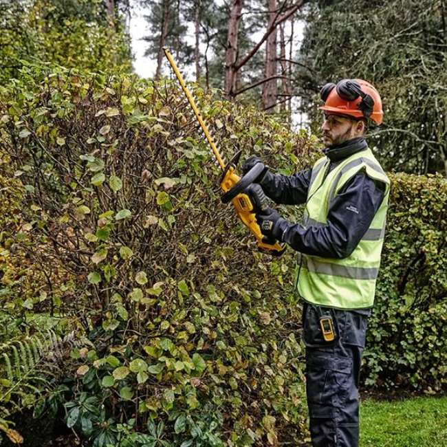 Dewalt DCMHT564N aku nůžky plotostřih 55 cm 18V bez aku