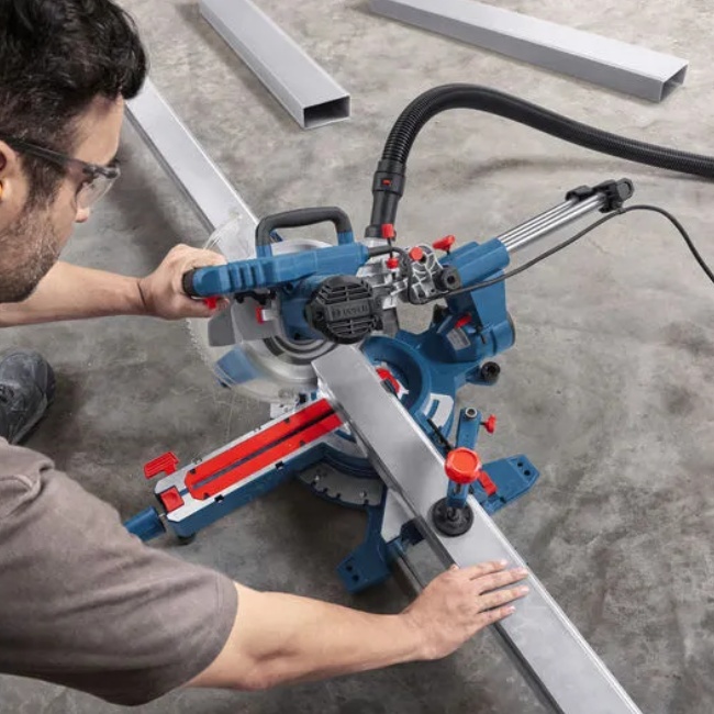 Bosch GCM 305-216S kapovací a pokosová pila 0601B61000