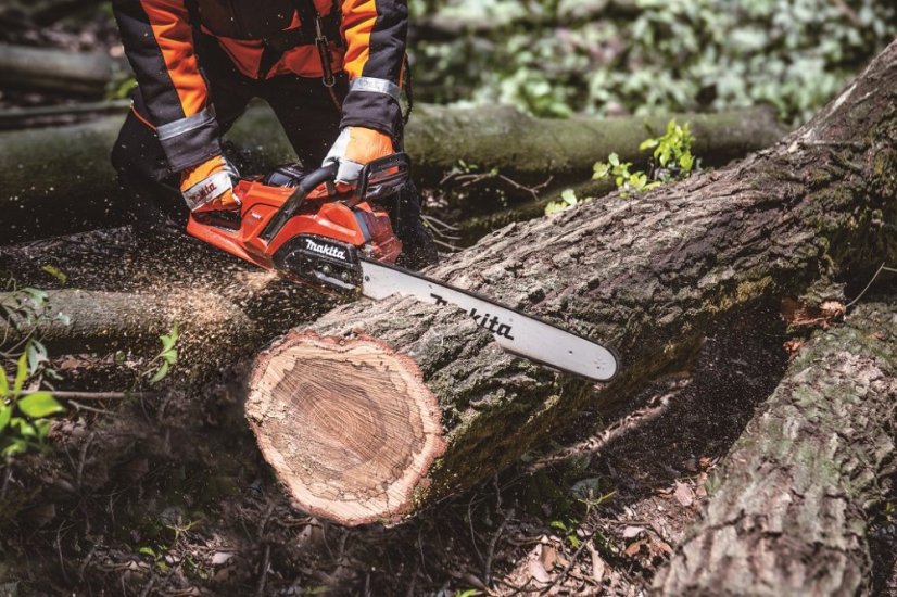 Makita UC030GZ03 aku řetězová pila 500 mm Li-ion XGT 40V bez aku Z