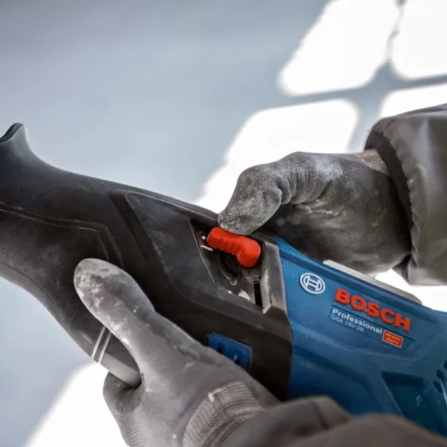 Bosch GSA 18V-28 aku pila ocaska 18 V bez aku 06016C0000