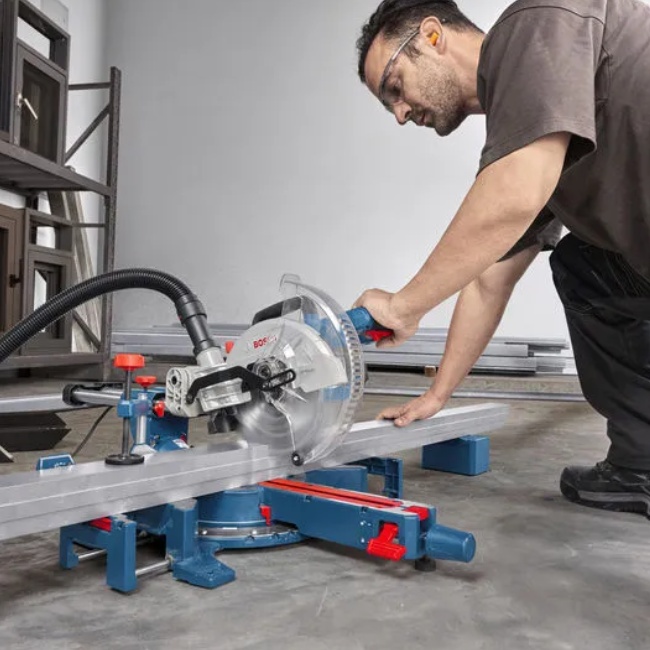 Bosch GCM 305-216S kapovací a pokosová pila 0601B61000