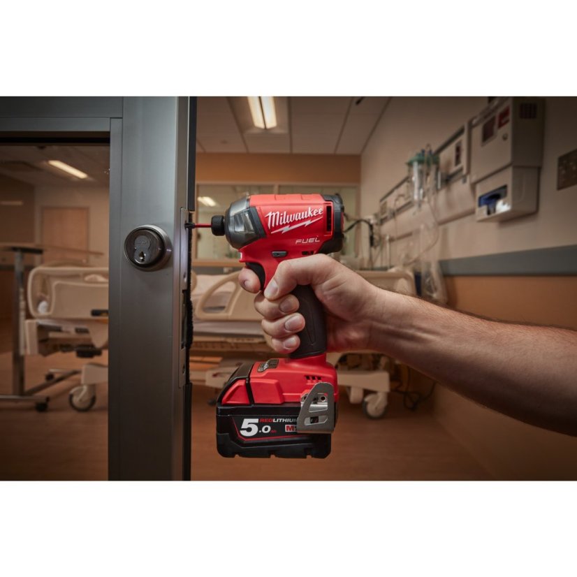 Milwaukee M18 FQID-502X aku hydraulický rázový utahovák 1/4" Hex 2x5Ah 4933451790
