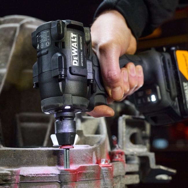 Dewalt DCF92MN aku rázový utahovák 1/2" edice McLaren 18V bez aku