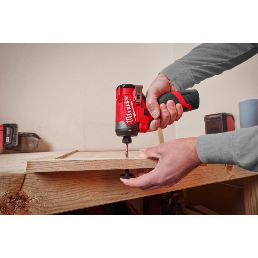 Milwaukee M12 FID2-202X aku rázový utahovák 1/4" HEX 2x2Ah 4933479877