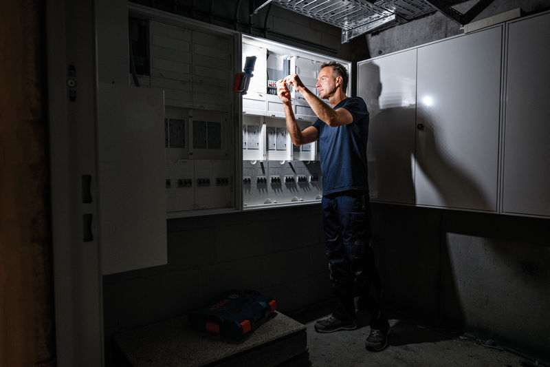 Bosch GLI 18V-800 akumulátorová svítilna
