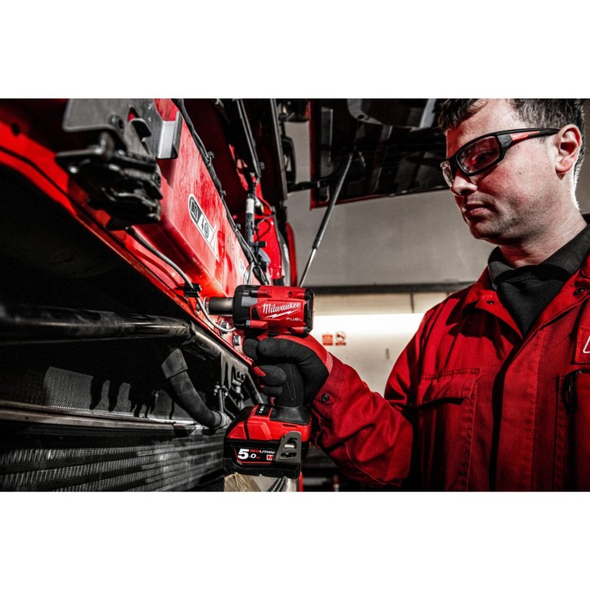 Milwaukee M18 FIW2P12-502X aku kompaktní rázový utahovák 1/2" s aretačním čepem 2x5Ah 4933478447