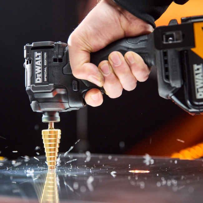Dewalt DCK5222MP3T aku sada nářadí  DCD86M + DCF86M + DCF92M + DCF99M + DCG45M edice McLaren 18V 3x5Ah