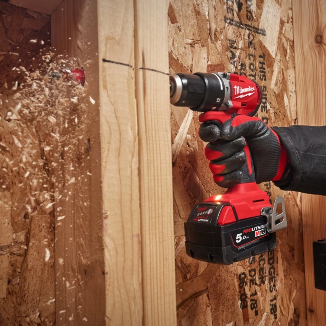 Milwaukee ELVINSET19 M18 BLPDRC aku příklepová vrtačka + 2x 5Ah M18B5