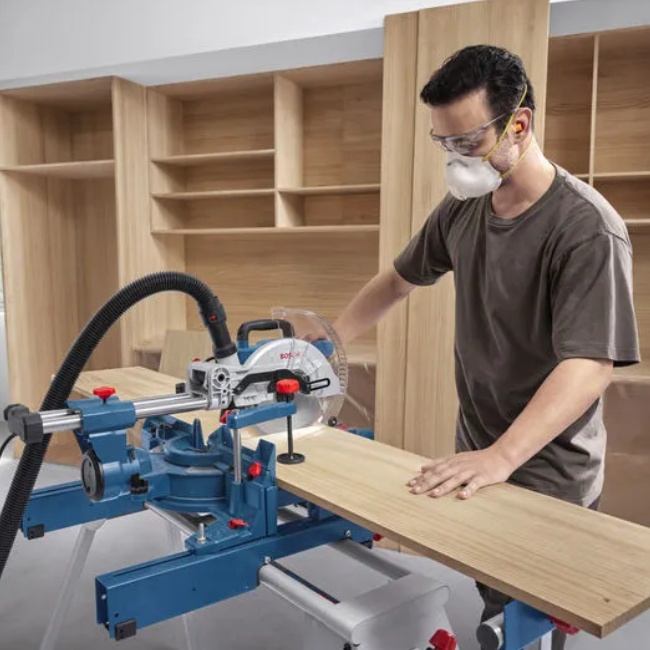 Bosch GCM 305-216S kapovací a pokosová pila 0601B61000