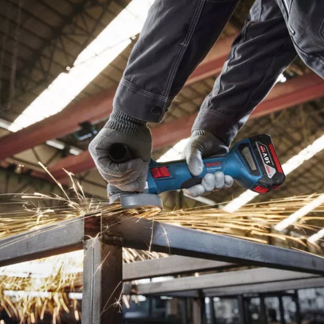 Bosch GSR 18V-45+GWS 18V-8 aku sada nářadí 18V 2x 4Ah 0615A5007N