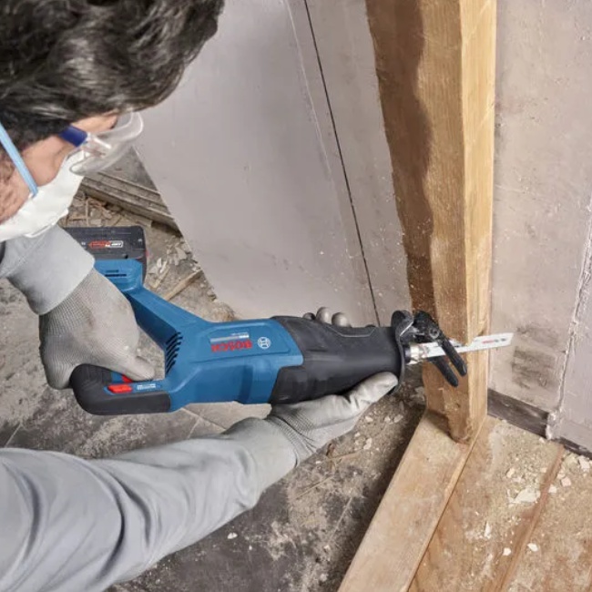 Bosch GSA 18V-280 aku pila ocaska 18 V bez aku 06016D1000