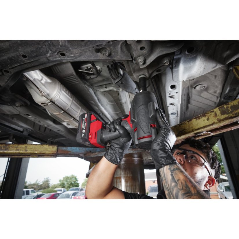 Milwaukee M18 FUEL™ ½″ rázový utahovák s vysokým krouticím momentem a pojistným koužkem 4933492782