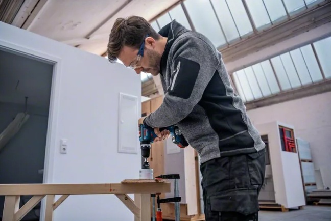 Bosch GSB 18V-90 C aku příklepový šroubovák 18 V 2x4Ah L-Boxx 0.601.9E9.104