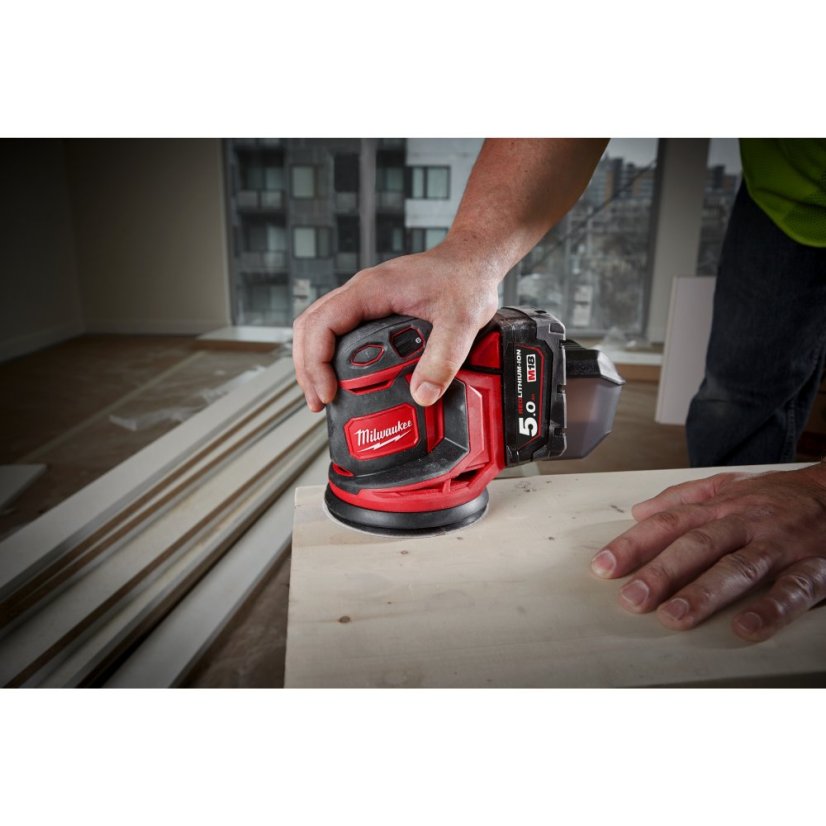 Milwaukee M18™ BOS125-502B 125 mm excentrická bruska 4933464229