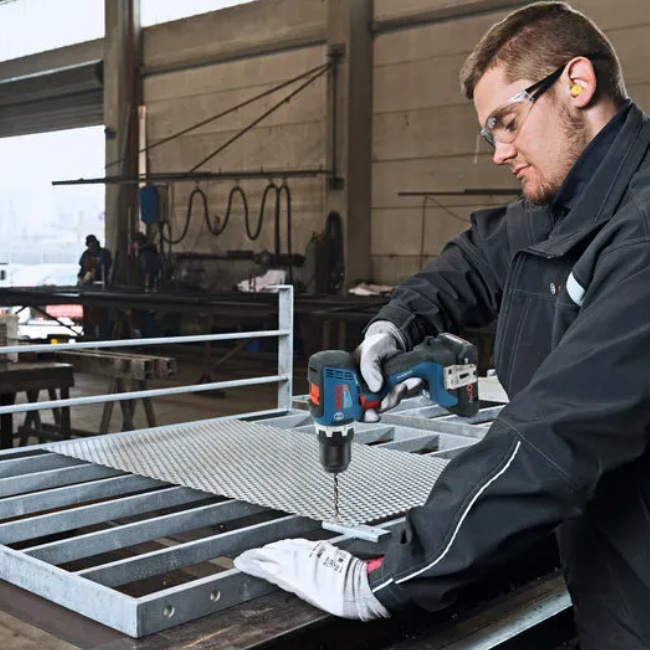 Bosch GSR 18V-65 aku vrtací šroubovák 18 V 2x5Ah + 19dílná sada nářadí  0615A5007K