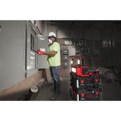 Milwaukee M18 POALC-0 Světlo a nabíječka Packout bez aku 4933478120