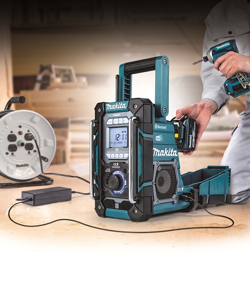 Makita DMR301 aku rádio s nabíječkou, DAB, Bluetooth, Li-ion CXT 10,8/12V,LXT14,4/18V Z