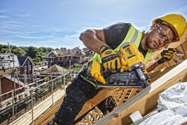 Dewalt DCN692P2-QW Aku hřebíkovačka