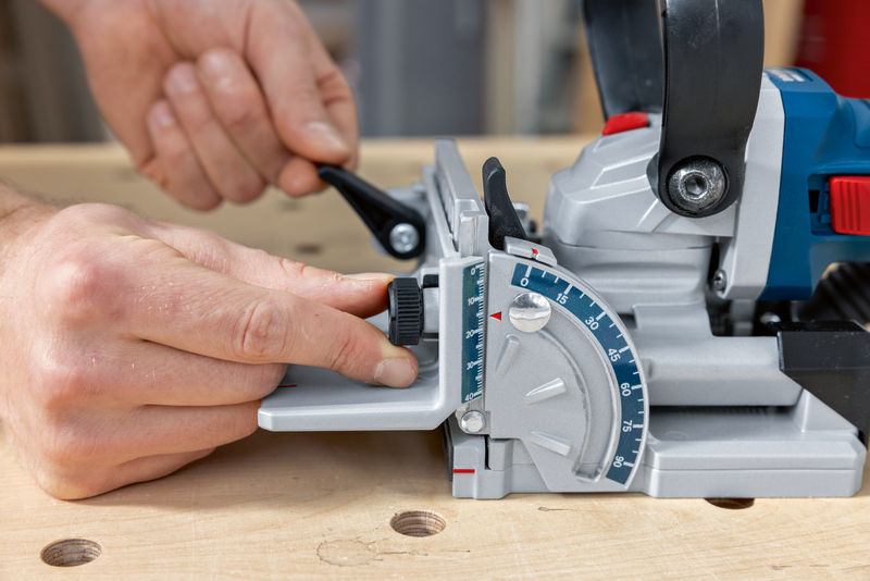 Bosch GFF 18V-22 aku frézka na drážky plochých čepů 18 V bez aku 0601620101