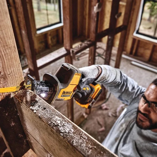 Dewalt DCS369NT aku pila ocaska 18 V XR bez aku
