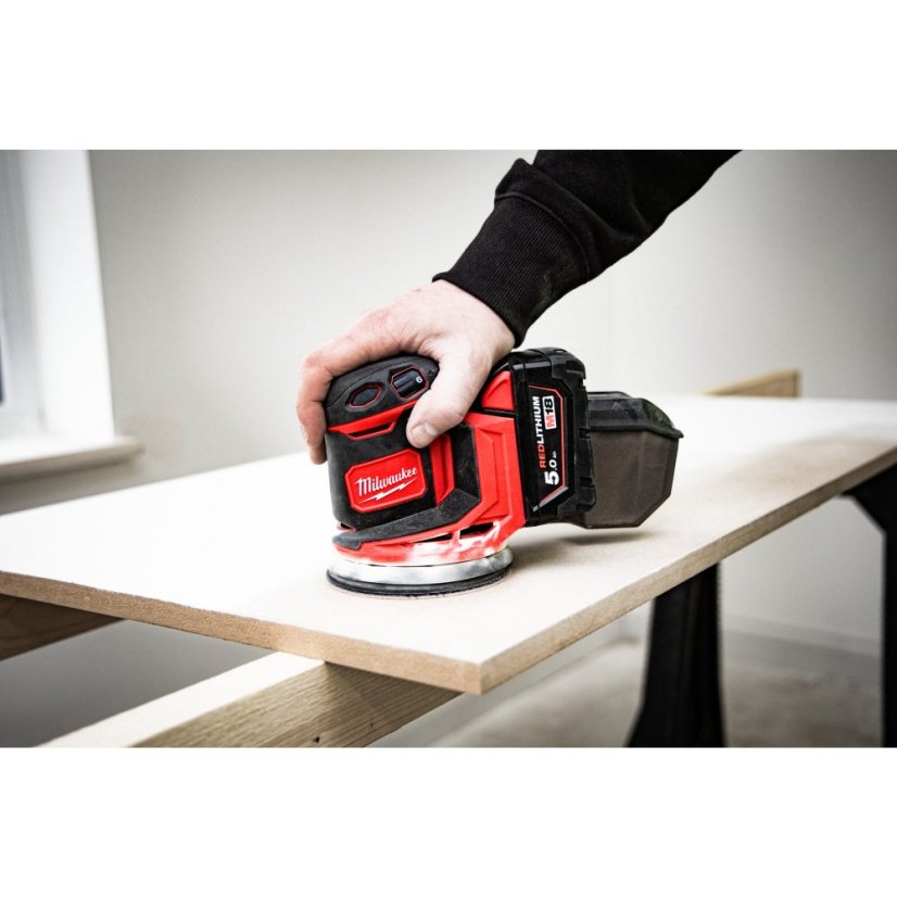 Milwaukee M18™ BOS125-502B 125 mm excentrická bruska 4933464229