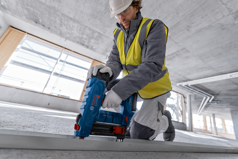 Bosch GNB 18V-38 akumulátorová hřebíkovačka do betonu