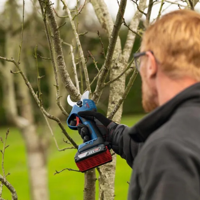 Bosch GGP18V-32 Pruner  aku nůžky na větve 18 V 06008D8200