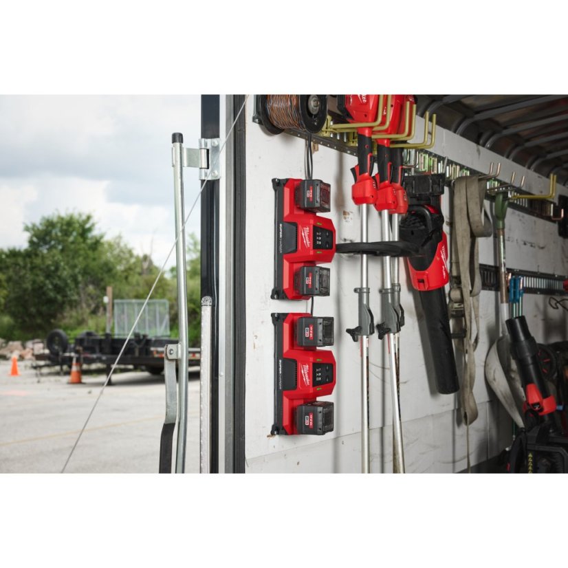 Milwaukee M18 MDBSC mobilní super nabíječka se dvěma sloty 4932498557