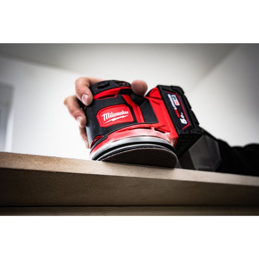 Milwaukee M18™ BOS125-502B 125 mm excentrická bruska 4933464229