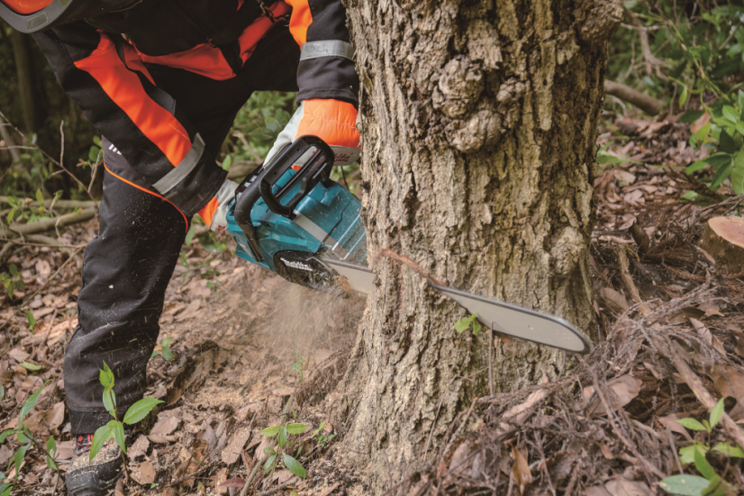 Makita UC030GZ01 aku řetězová pila 400 mm Li-ion XGT 40V bez aku Z