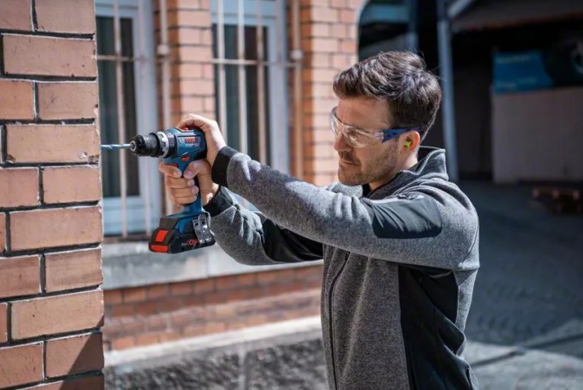 Bosch GSB 18V-90 C aku příklepový šroubovák 18 V 2x4Ah L-Boxx 0.601.9E9.104
