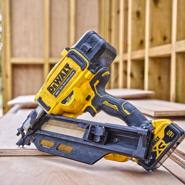 Dewalt DCK246P2T aku sada hřebíkovaček DCN930+DCN660 18 V 2x5Ah TSAK