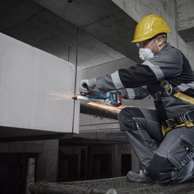Bosch GWS 18V-8 aku úhlová bruska 125mm L-Box-x bez aku 06019N9001