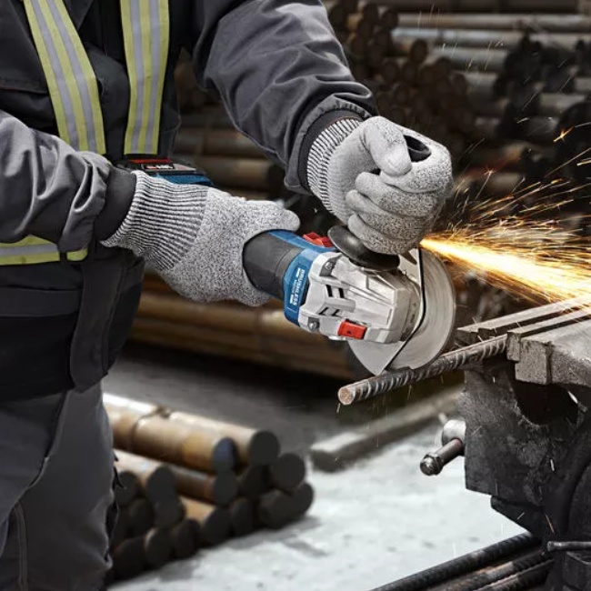 Bosch GSR 18V-45+GWS 18V-8 aku sada nářadí 18V 2x 4Ah 0615A5007N