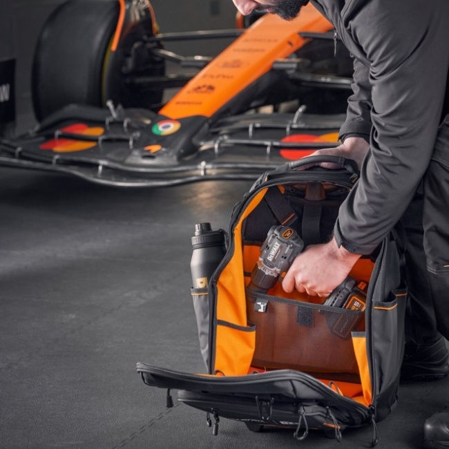 Dewalt DWST60101-9 batoh s kolečky a teleskopickou rukojetí limitovaná edice McLaren