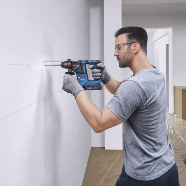 Bosch GBH 18V-18 aku vrtací kladivo SDS-Plus 1,5 J 18V 2x4Ah 0611927002