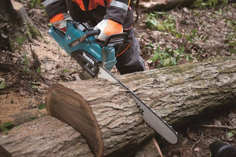 Makita UC030GZ01 aku řetězová pila 400 mm Li-ion XGT 40V bez aku Z