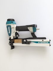 Makita AT2550A-V pneumatická sponkovačka 25mm VRÁCENO ZÁKAZNÍKEM, ROZBALENO