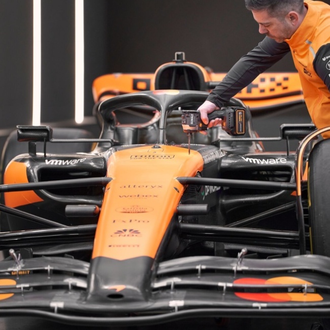 Dewalt DCF85MP2T aku rázový utahovák edice McLaren 1/4"  206 Nm 18V 2x5Ah