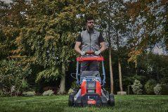 Milwaukee M18 FUEL™ sekačka s pojezdem 46 cm na dva akumulátory