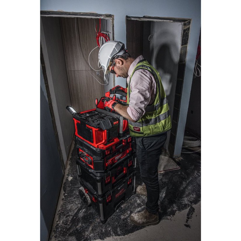 Milwaukee M18 POALC-0 Světlo a nabíječka Packout bez aku 4933478120