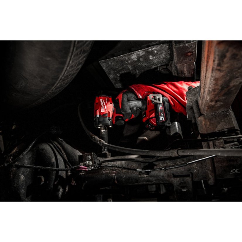 Milwaukee M18 FIW2P12-502X aku kompaktní rázový utahovák 1/2" s aretačním čepem 2x5Ah 4933478447