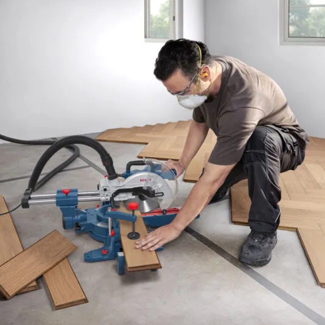 Bosch GCM 305-216S kapovací a pokosová pila 0601B61000
